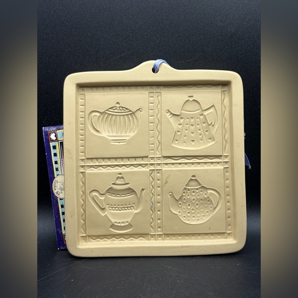 1996 Brown Bag Cookie & Craft Mold Hill Design Teapot Pattern Mold with Tags NWT - Picture 2 of 14